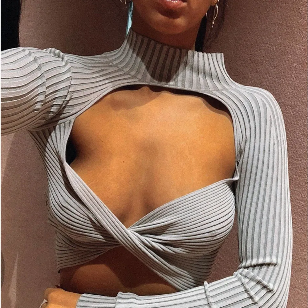 Short half neck long sleeve top