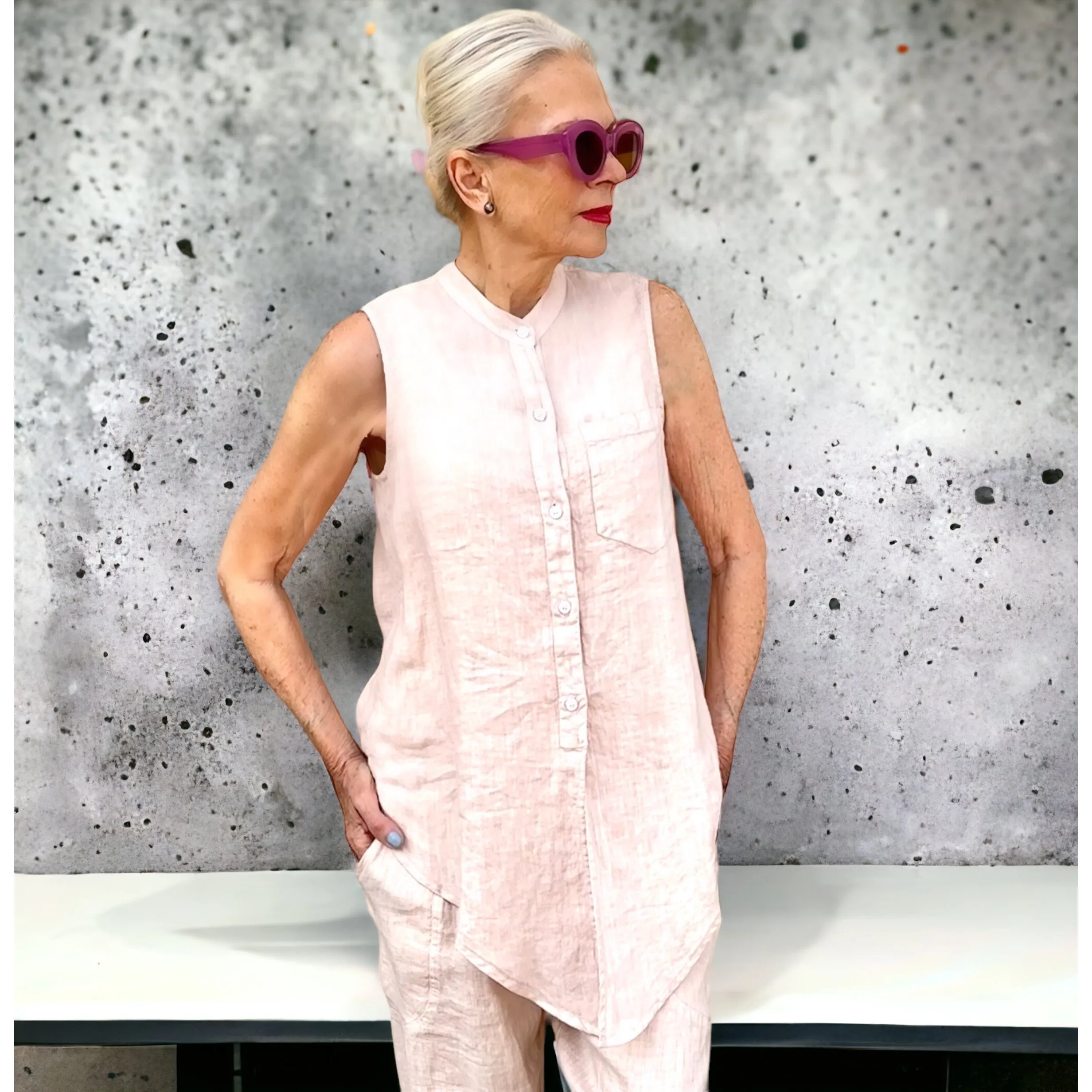 Sleeveless Tail Shirt