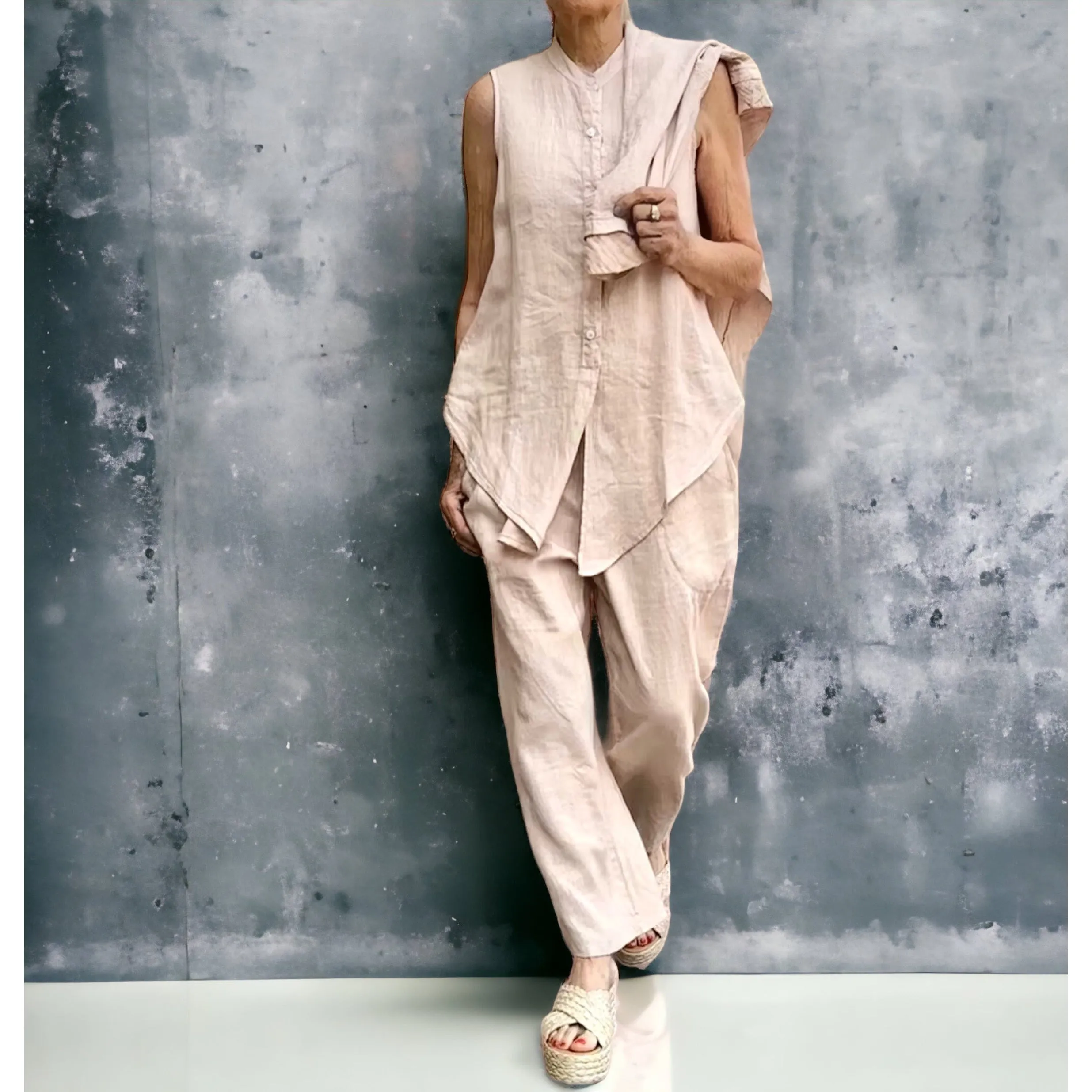 Sleeveless Tail Shirt