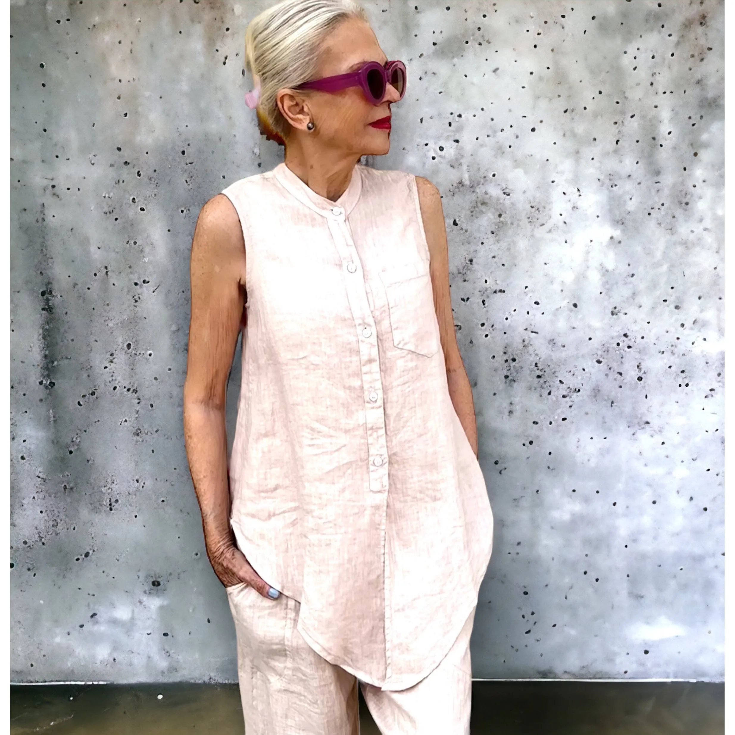 Sleeveless Tail Shirt