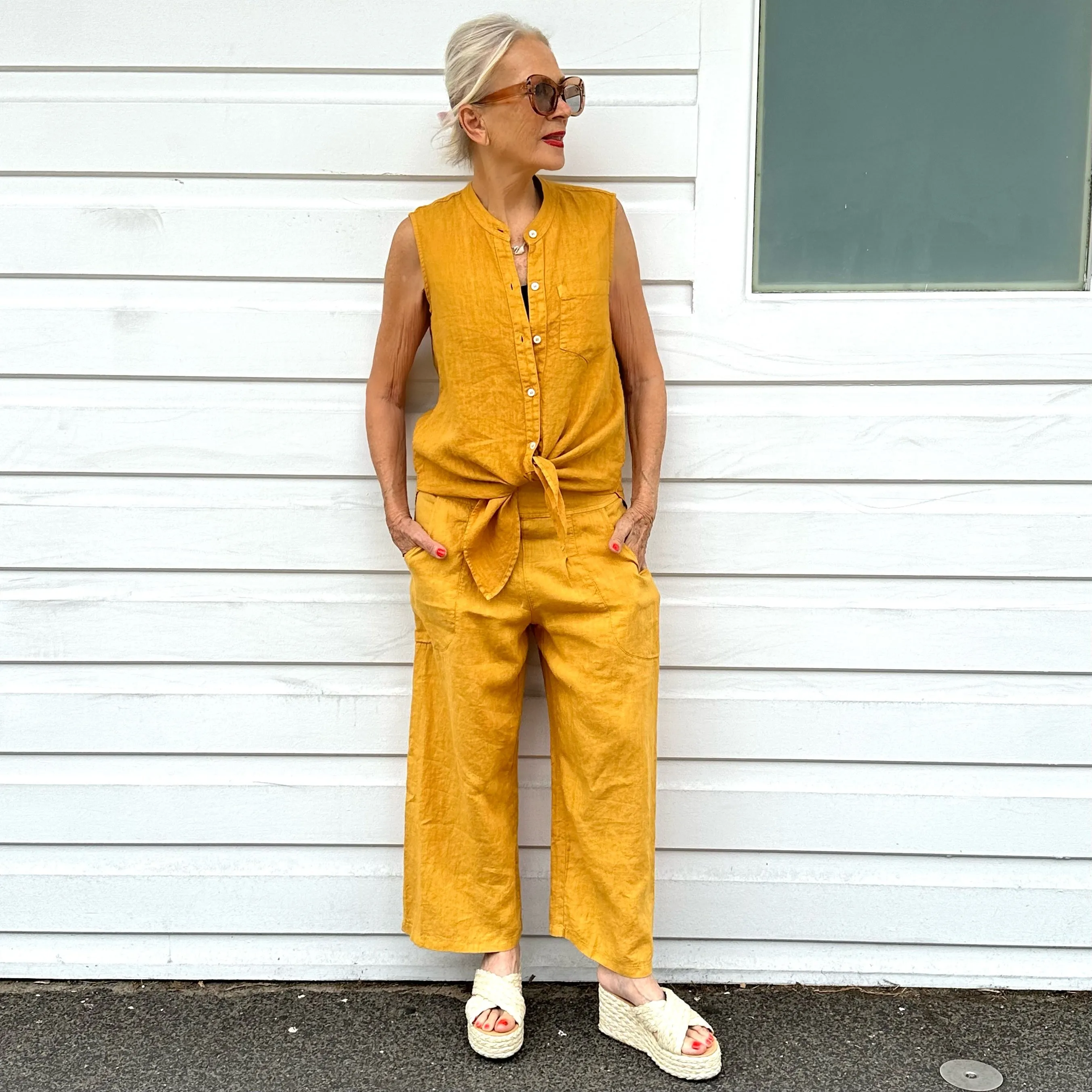 Sleeveless Tail Shirt