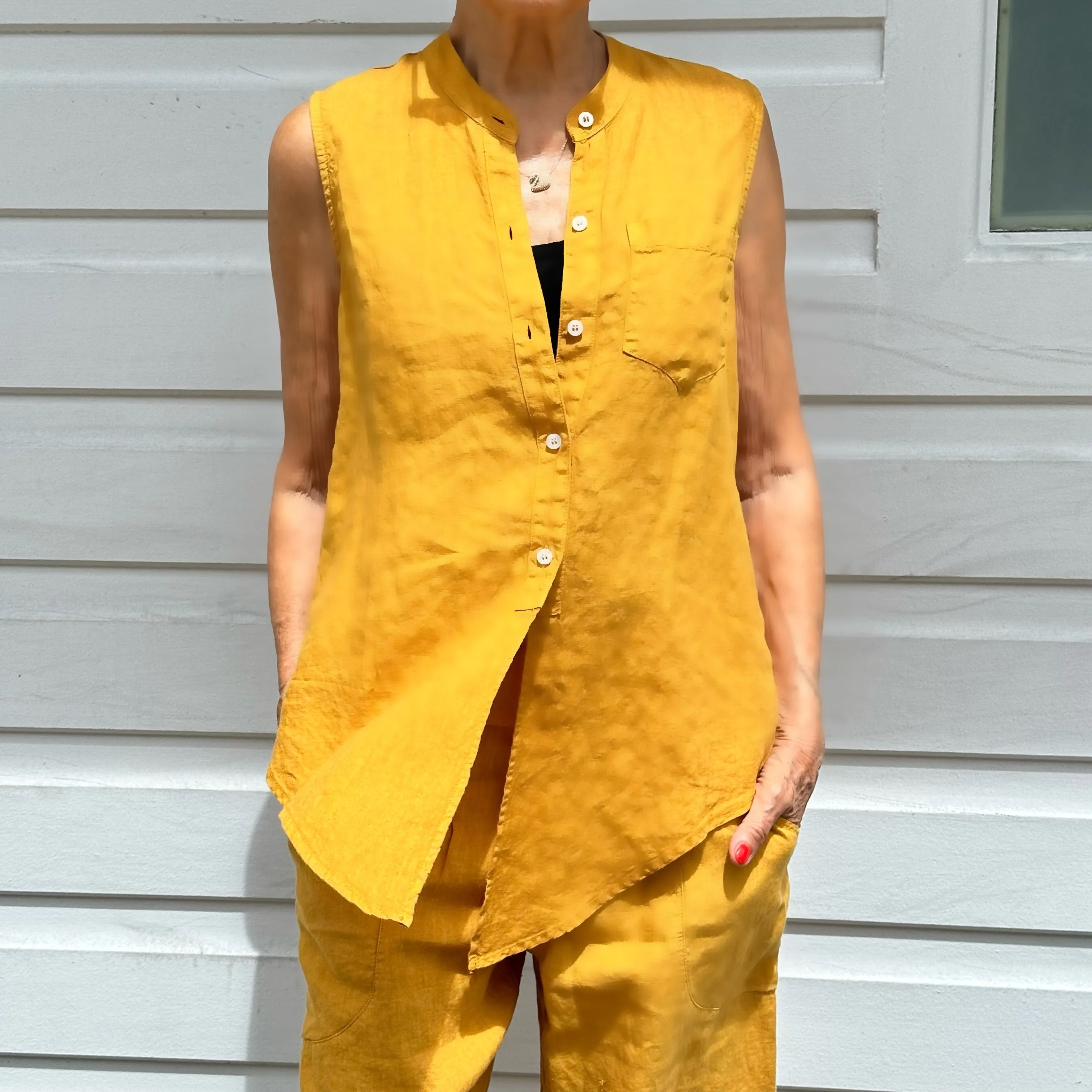 Sleeveless Tail Shirt